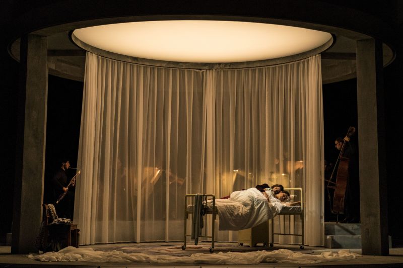 Nederlandse Reisopera maakt moderne versie van 'La traviata' 